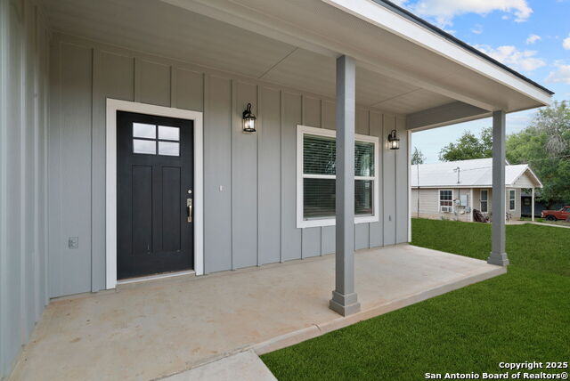 1307 Willow Lane St Property Photo 7