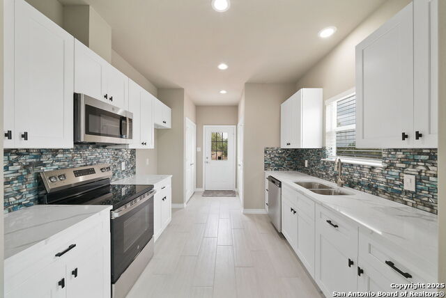 1307 Willow Lane St Property Photo 13