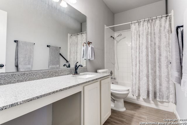 2422 Crown Hollow Property Photo 7