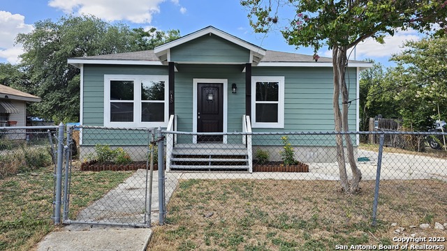 815 Waverly Ave Property Photo