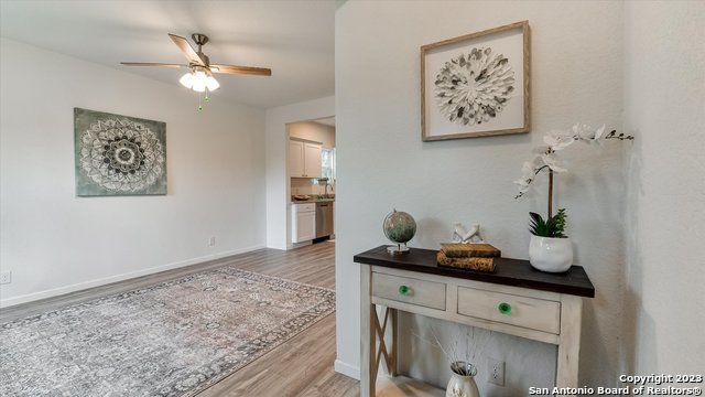 815 Waverly Ave Property Photo 3