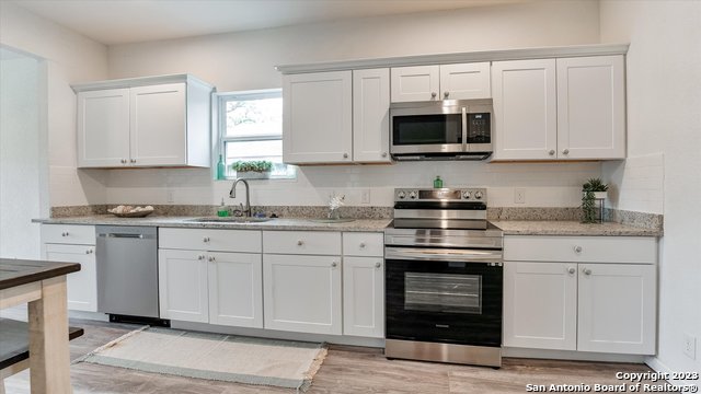815 Waverly Ave Property Photo 10