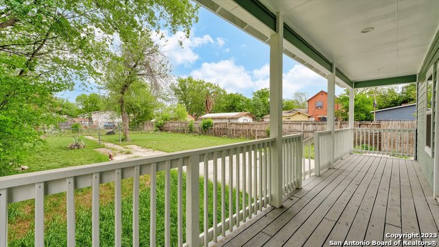 815 Waverly Ave Property Photo 30