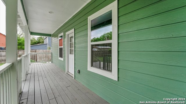 815 Waverly Ave Property Photo 31