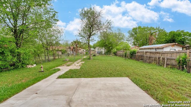 815 Waverly Ave Property Photo 32