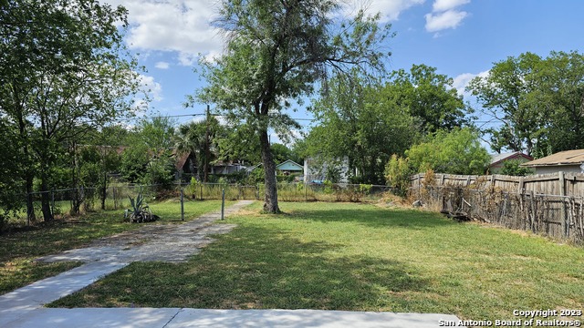 815 Waverly Ave Property Photo 33