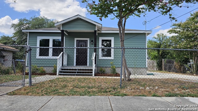 815 Waverly Ave Property Photo 36