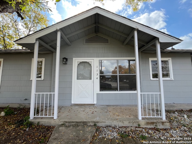 1134 W Thoraine Property Photo 1