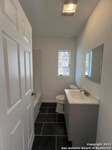 1134 W Thoraine Property Photo 5