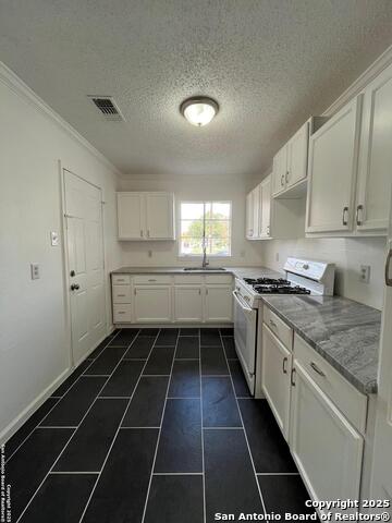 1134 W Thoraine Property Photo 7