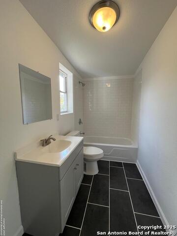 1134 W Thoraine Property Photo 10