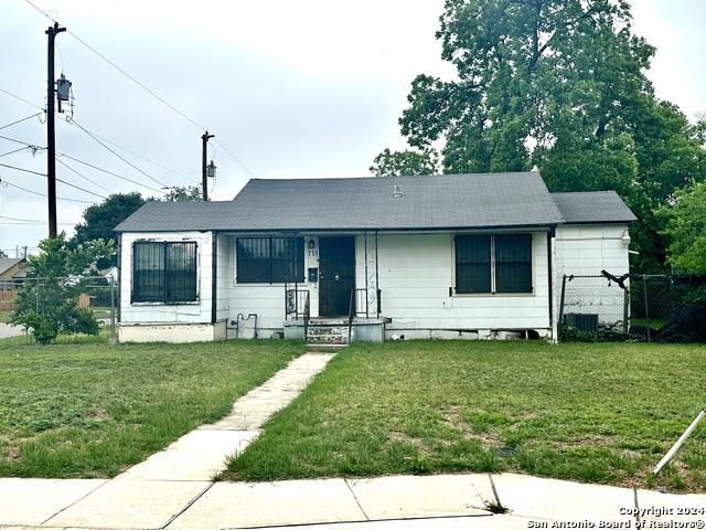 751 Royston Ave Property Photo 2