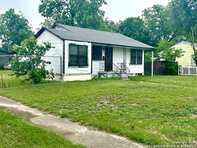 751 Royston Ave Property Photo 3