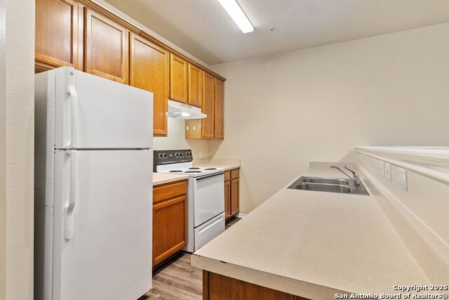 10807 Mathom Landing Property Photo 4