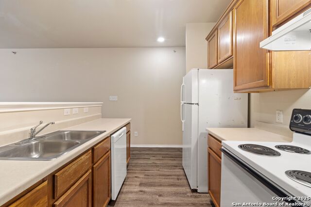 10807 Mathom Landing Property Photo 7