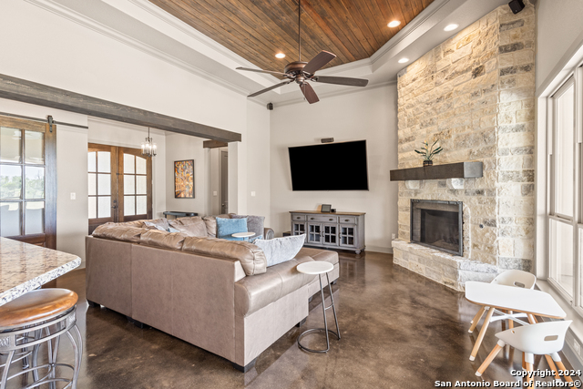 2718 Beaver Lane Property Photo 3
