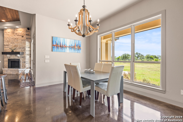 2718 Beaver Lane Property Photo 4