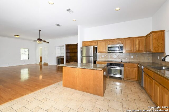 11425 Sunset Blvd Property Photo 7