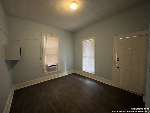 213 Cadwallader St Property Photo 5