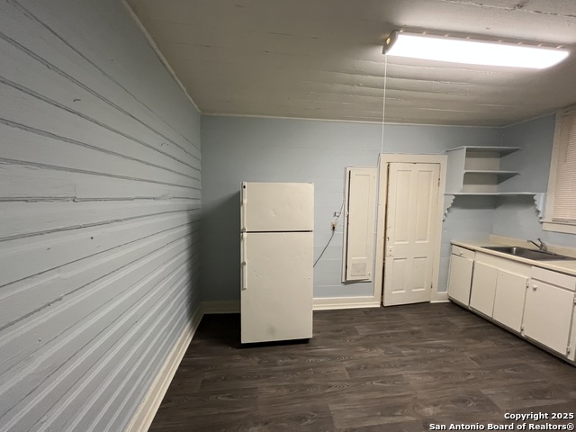 213 Cadwallader St Property Photo 6