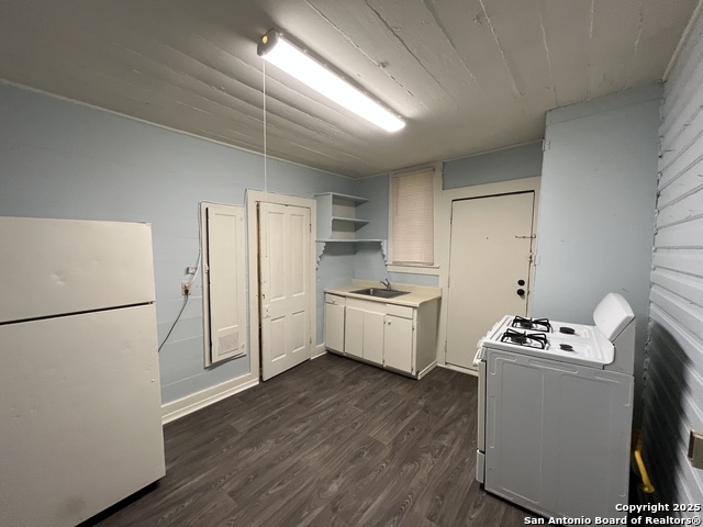 213 Cadwallader St Property Photo 7