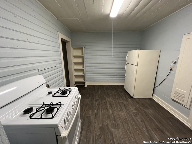 213 Cadwallader St Property Photo 8