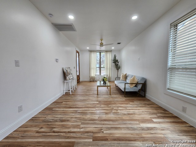 1631 E Crockett St Property Photo 5