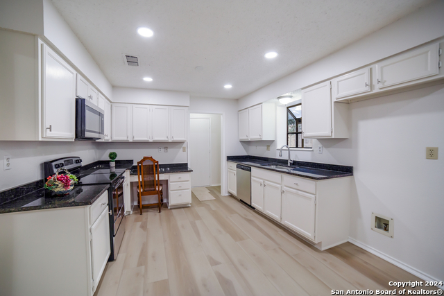 3644 Fox Run Property Photo 13