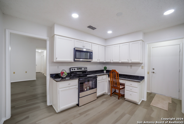 3644 Fox Run Property Photo 15