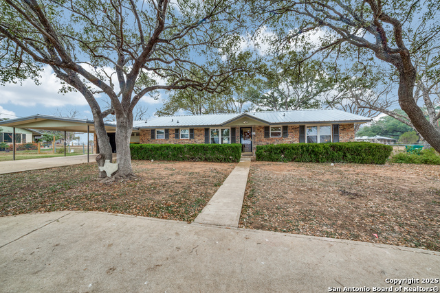 604 Fm 471 Property Photo 1
