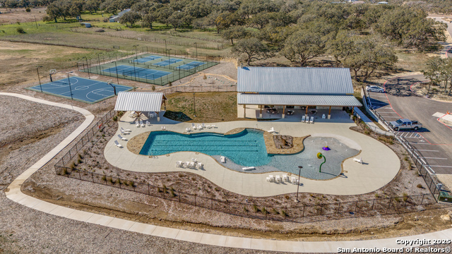724 Fossil Springs Dr Property Photo 3