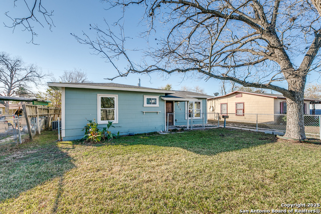 318 E Amber St Property Photo 4