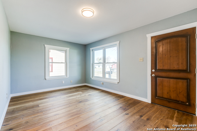318 E Amber St Property Photo 5