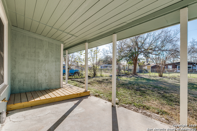 318 E Amber St Property Photo 21