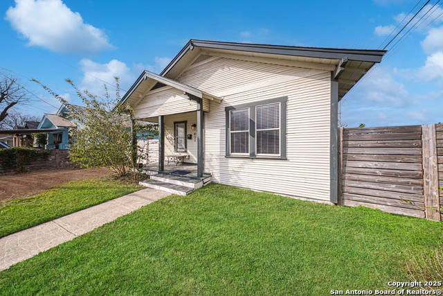 631 Muncey Property Photo 3