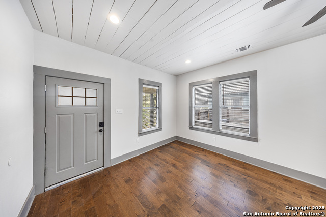 631 Muncey Property Photo 4