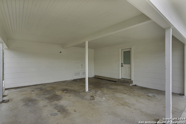 610 Brown Ave Property Photo 4