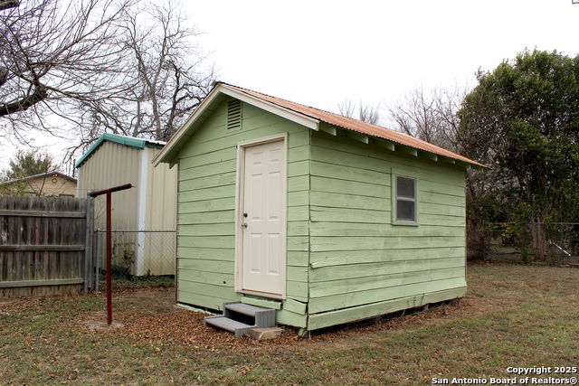 2043 Spur St Property Photo 6