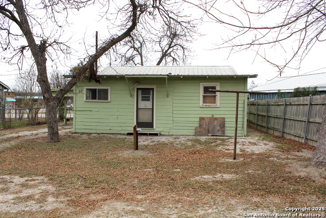 2043 Spur St Property Photo 7