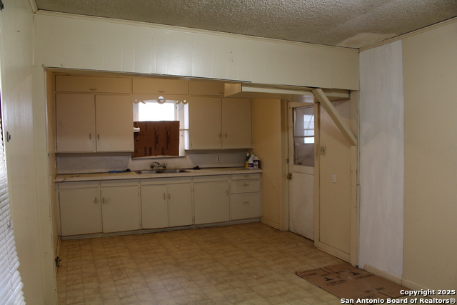 2043 Spur St Property Photo 11