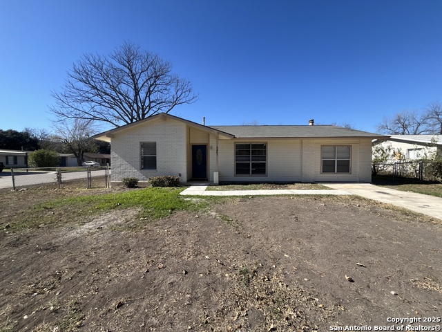 2401 Threadway St Property Photo 2