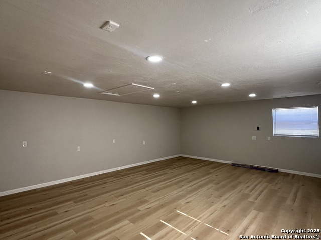 2401 Threadway St Property Photo 5