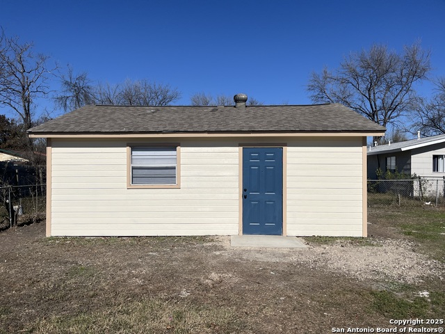 2401 Threadway St Property Photo 6