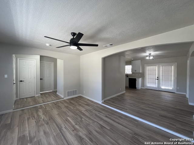 2401 Threadway St Property Photo 15