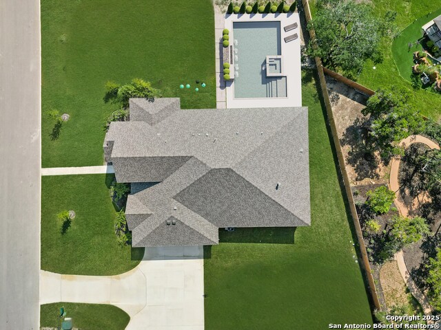 1402 Berkdale Bluff Property Photo 2