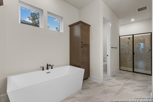 1402 Berkdale Bluff Property Photo 18