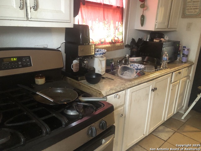 454 Blue Bonnet St Property Photo 4