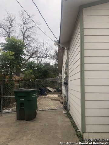 454 Blue Bonnet St Property Photo 8