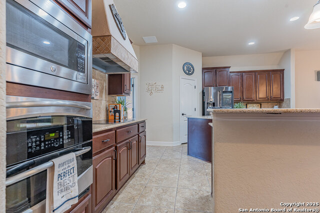 6809 Laura Blf Property Photo 9
