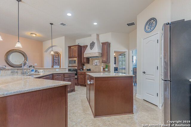 6809 Laura Blf Property Photo 10